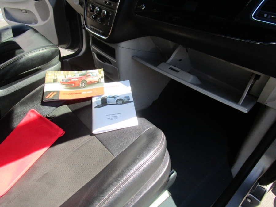 Used 2019 Dodge Grand Caravan SXT - Revability Side Entry Entry Fold Out Automatic Ramp