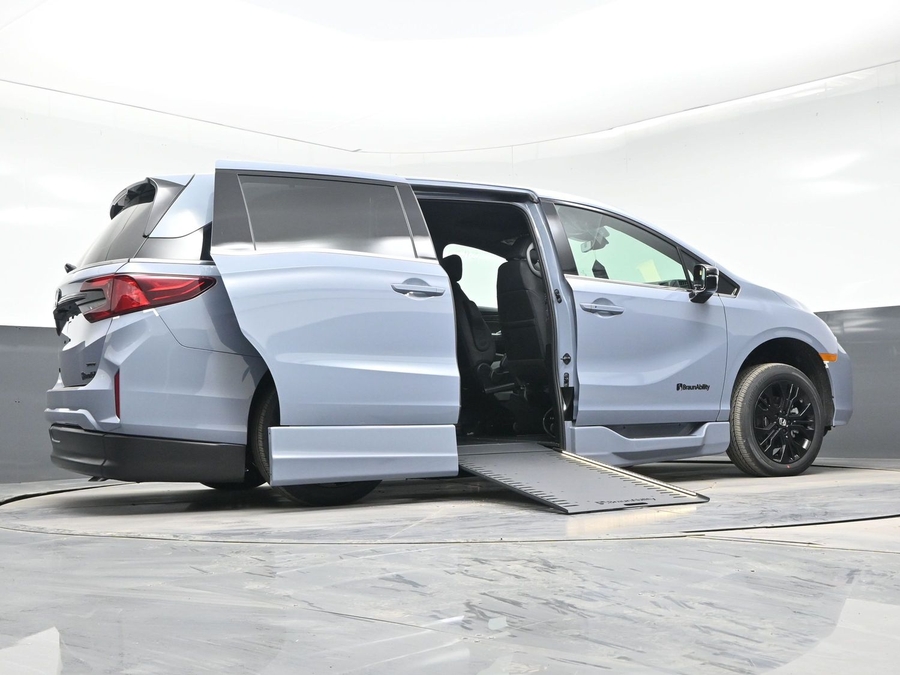 New 2026 Honda Odyssey Sport - BraunAbility Side Entry Entry In Floor Automatic Ramp