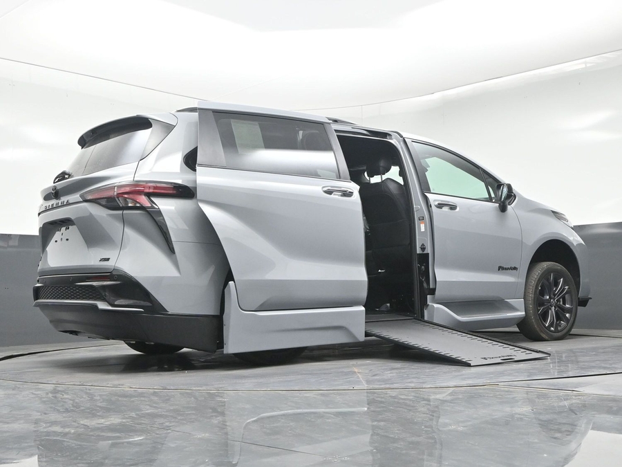 New 2026 Toyota Sienna Hybrid XSE Sport - BraunAbility Side Entry In Floor Automatic Ramp