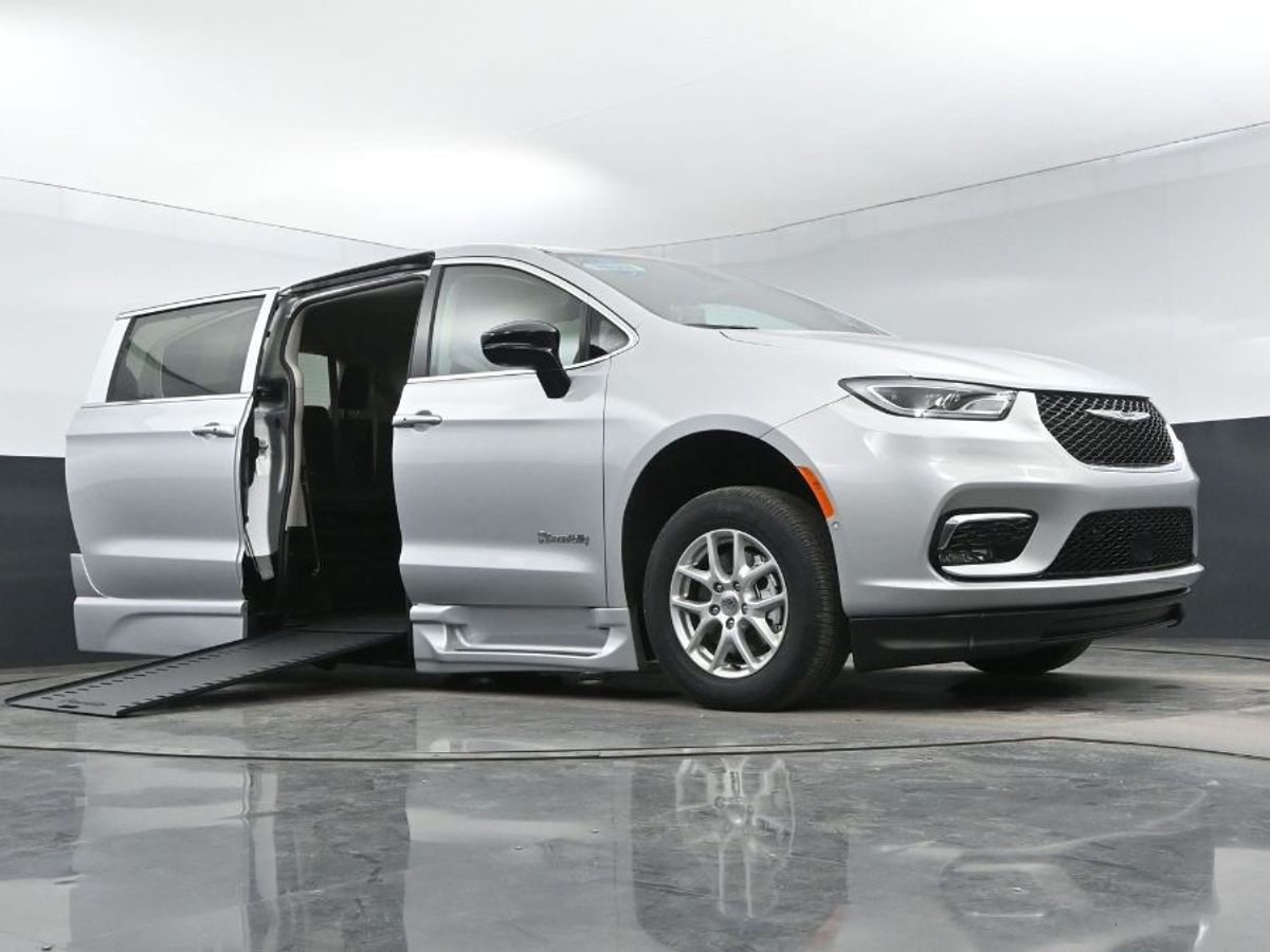 2024 CHRYSLER PACIFICA - Image 10