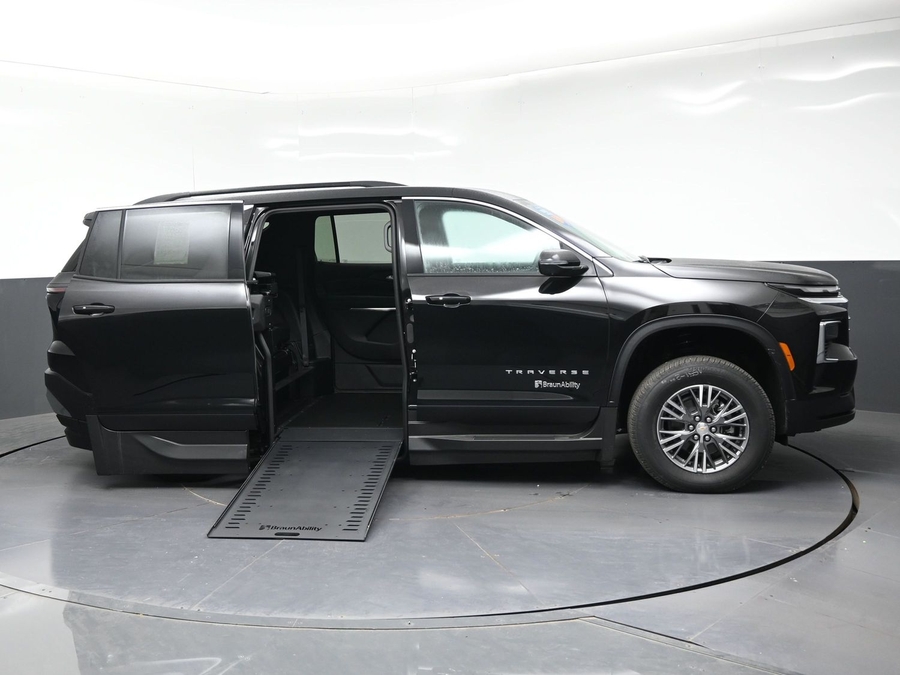 New 2027 Chevrolet Traverse 1LT - BraunAbility Side Entry In Floor Automatic Ramp