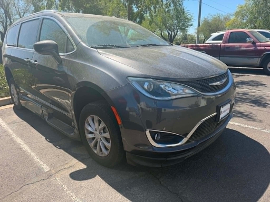 Used 2018 Chrysler Pacifica Touring L Plus - BraunAbility Side Entry Fold Out Automatic Ramp