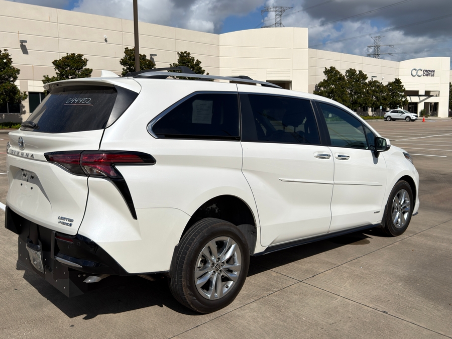 Used 2021 Toyota Sienna Hybrid Limited - Rear Entry Fold Out Manual Ramp