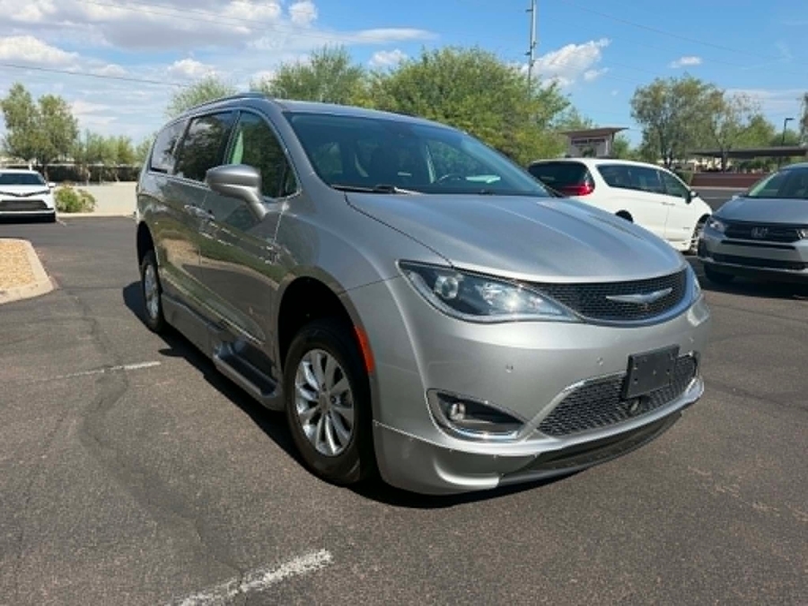Used 2018 Chrysler Pacifica Touring L Plus - BraunAbility Side Entry In Floor Automatic Ramp
