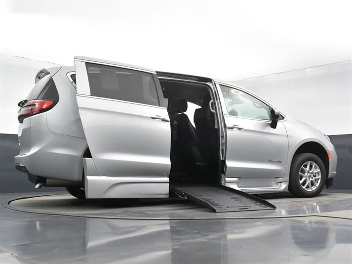 2023 CHRYSLER PACIFICA - Image 7