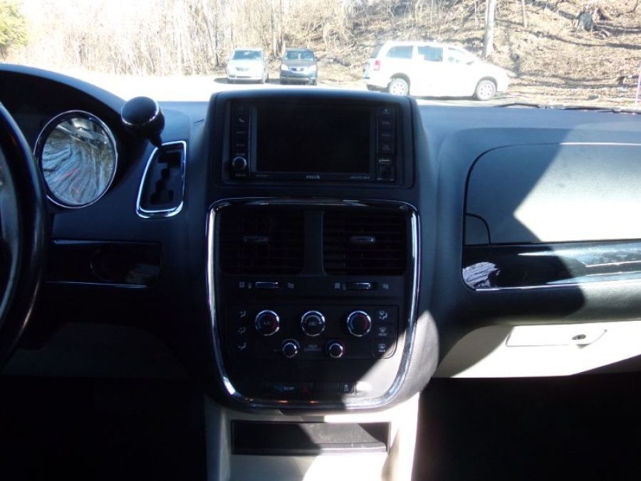 Red Dodge Grand Caravan image number 10
