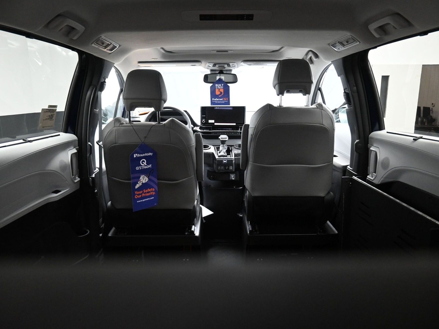 New 2025 Toyota Sienna Hybrid XLE Plus - BraunAbility Side Entry Entry Fold Out Automatic Ramp