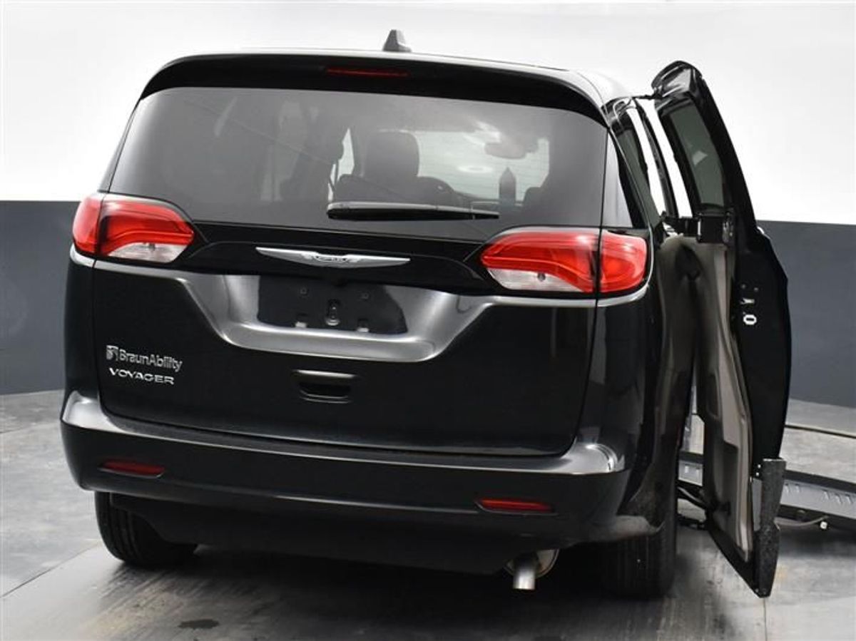 2023 CHRYSLER VOYAGER - Image 11