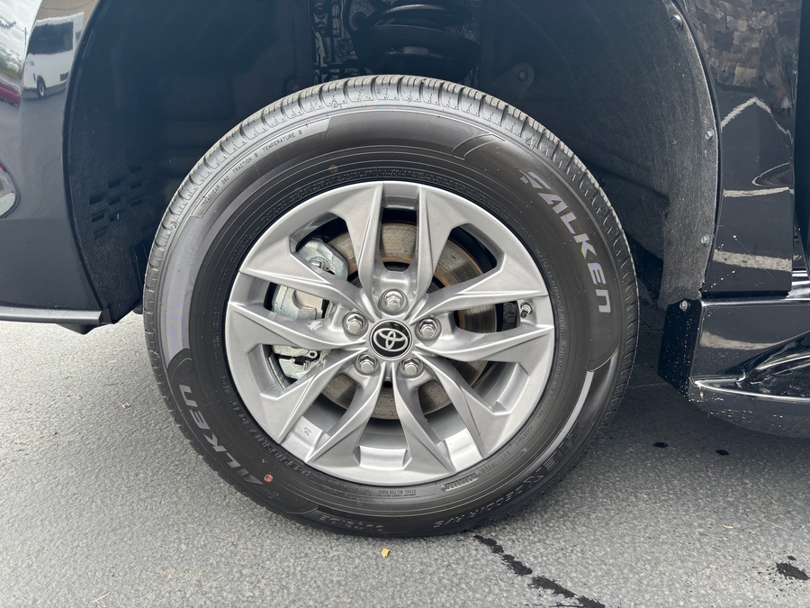 Used 2025 Toyota Sienna Hybrid XLE - BraunAbility Side Entry Entry Fold Out Automatic Ramp