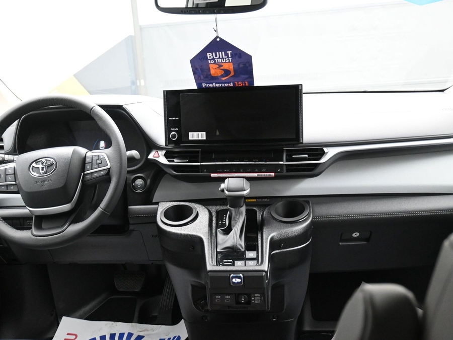 Grey Toyota Sienna image number 24