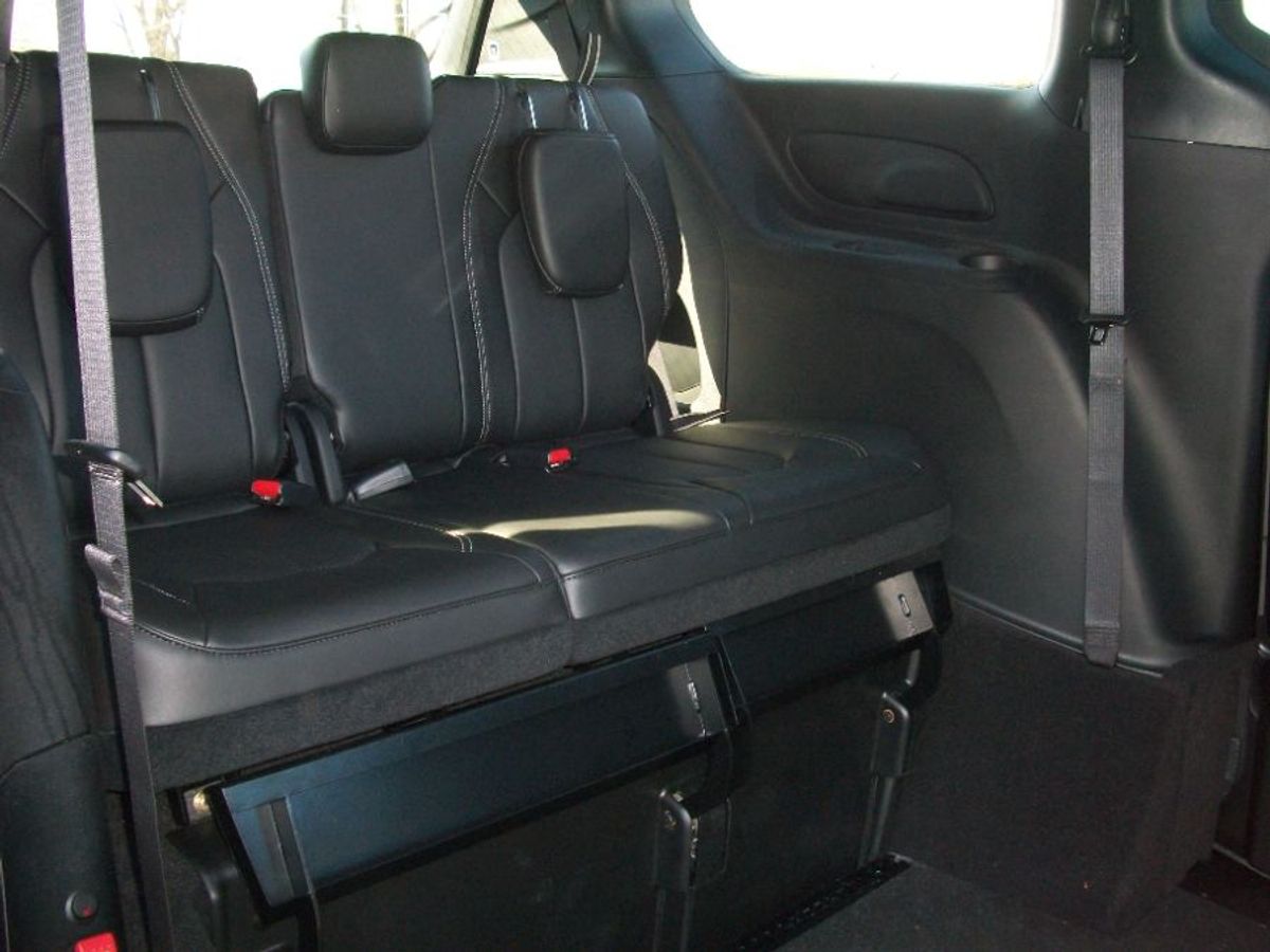 Grey Chrysler Pacifica image number 10