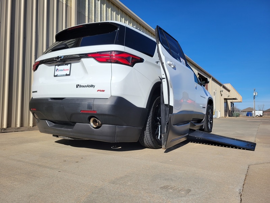 Used 2023 Chevrolet Traverse 2LT - BraunAbility Side Entry Entry In Floor Automatic Ramp