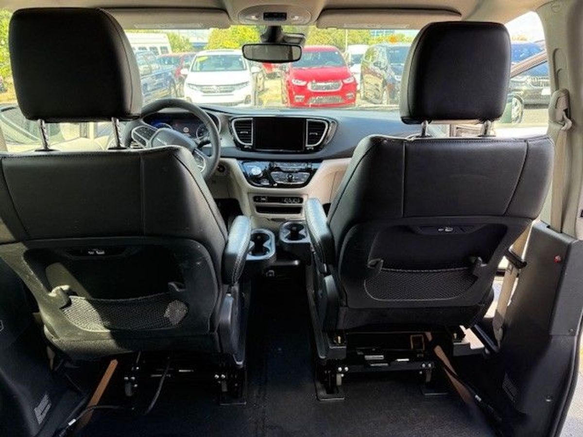 2023 CHRYSLER PACIFICA - Image 8