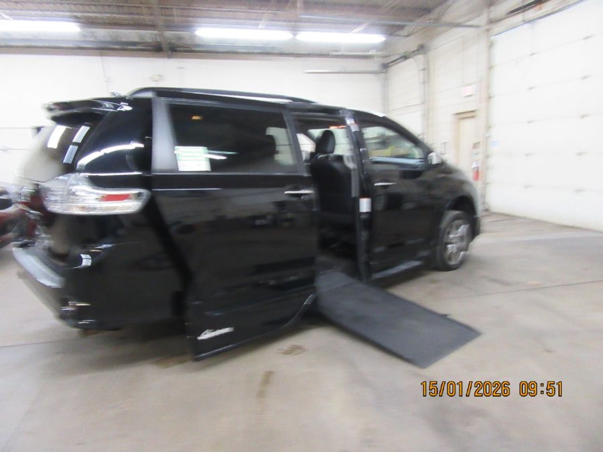 2019 TOYOTA SIENNA - Image 21