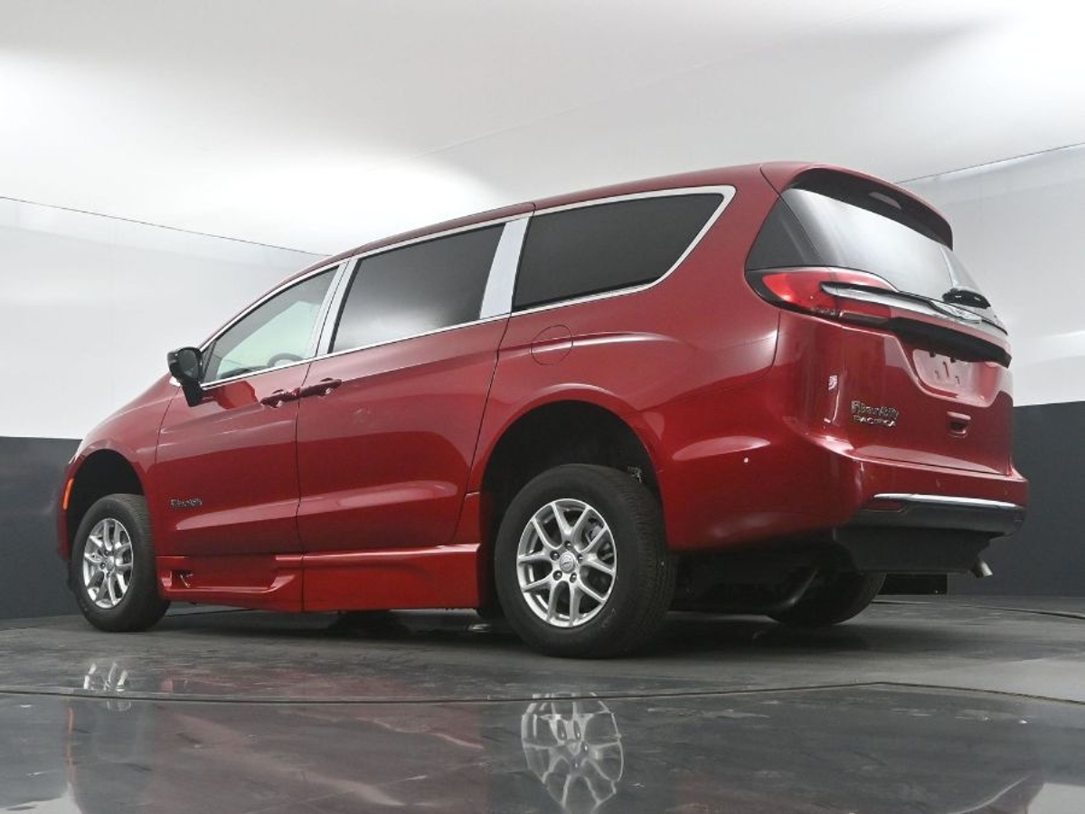 2025 CHRYSLER PACIFICA - Image 21