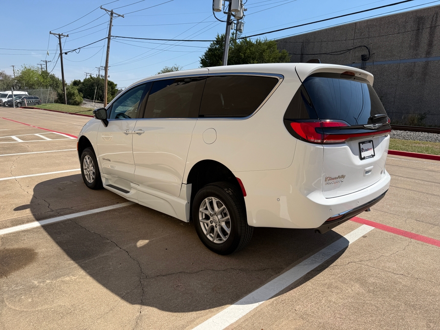 Used 2025 Chrysler Pacifica Select Safety - BraunAbility Side Entry In Floor Automatic Ramp