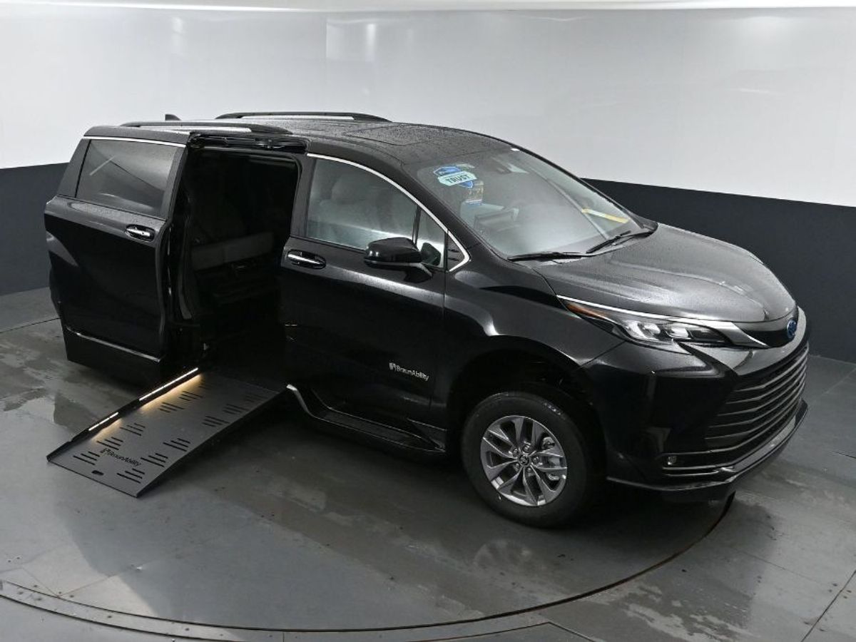 2025 TOYOTA SIENNA - Image 23