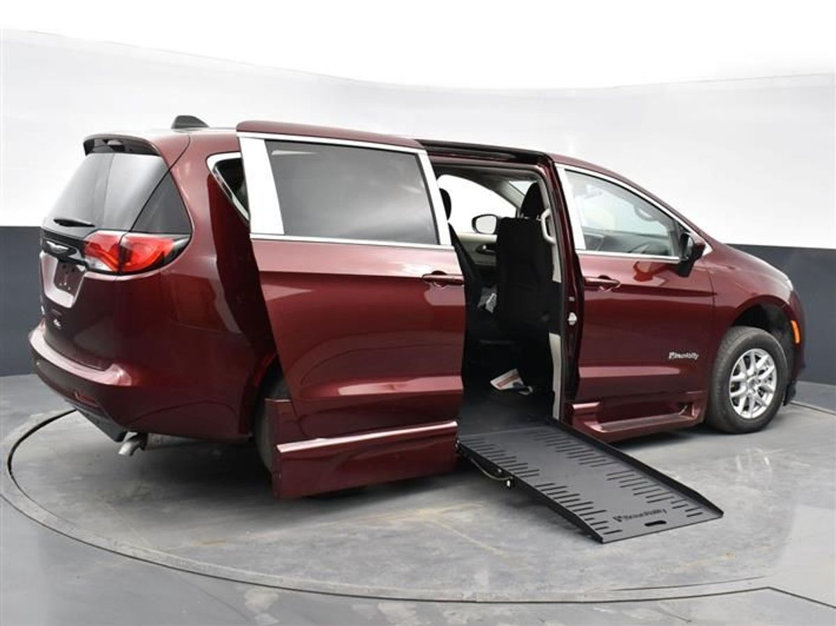 2023 CHRYSLER VOYAGER - Image 13