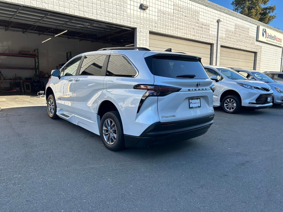 Used 2024 Toyota Sienna Hybrid XLE Plus - BraunAbility Side Entry Entry Fold Out Automatic Ramp