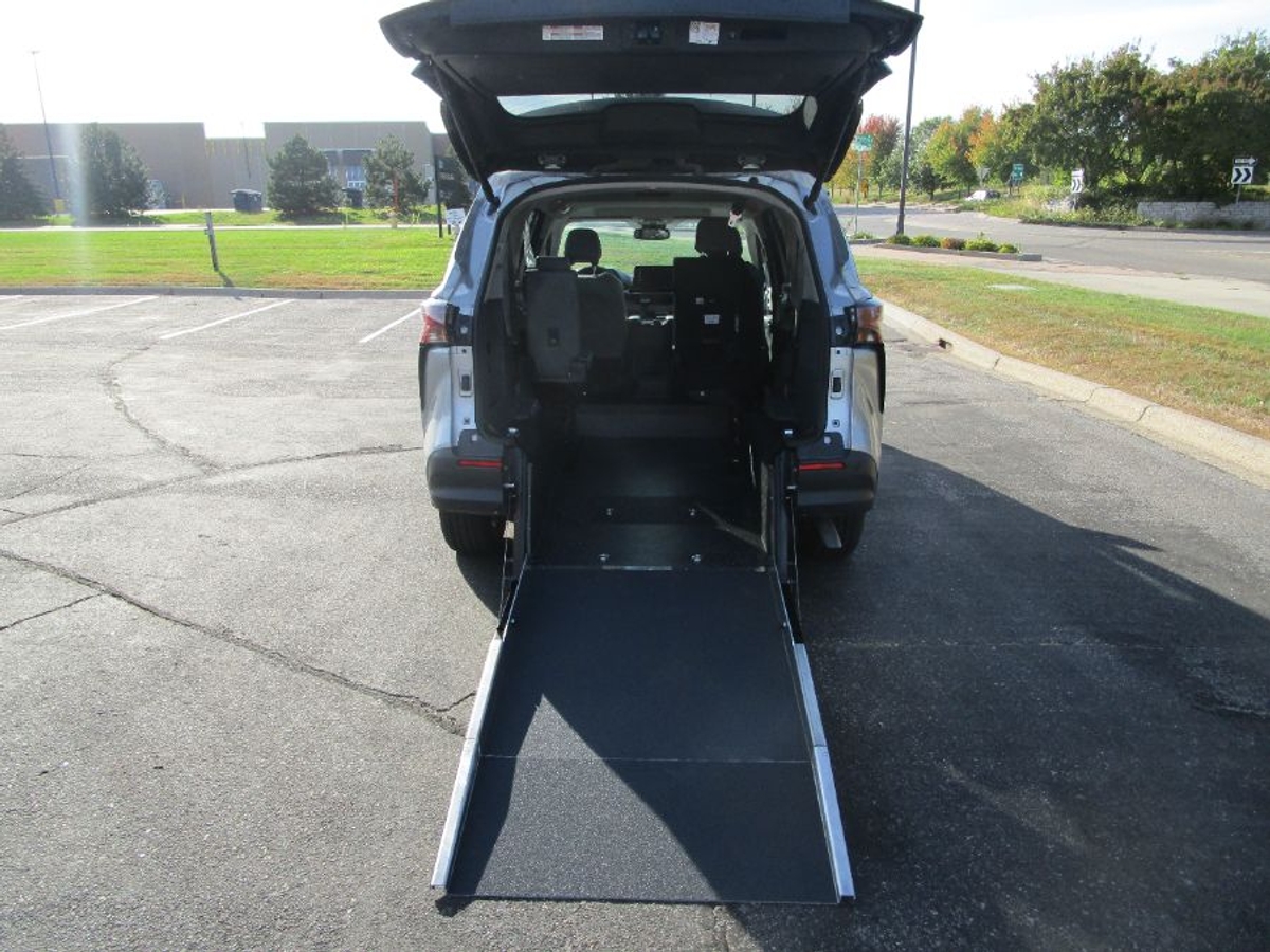 2024 TOYOTA SIENNA - Image 2