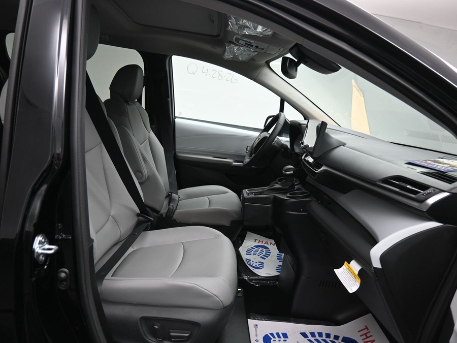 New 2026 Toyota Sienna Hybrid XLE Base - BraunAbility Side Entry Entry Fold Out Automatic Ramp