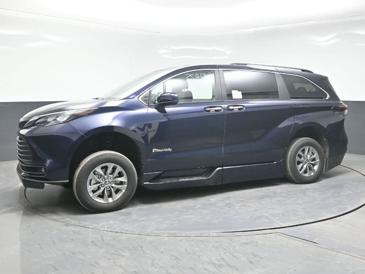 2025 TOYOTA SIENNA - Image 3