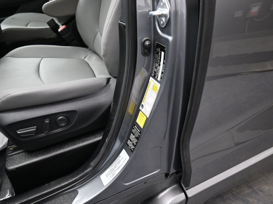New 2026 Toyota Sienna Hybrid XLE Base - BraunAbility Side Entry Entry Fold Out Automatic Ramp