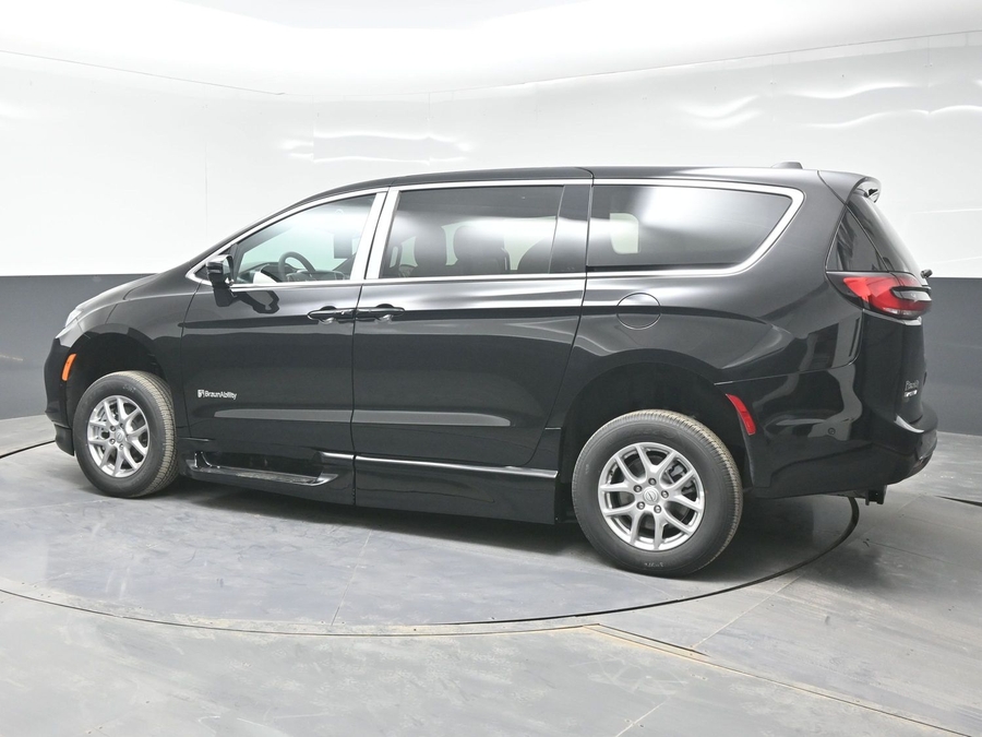 Black Chrysler Pacifica with Side Entry Automatic In Floor ramp