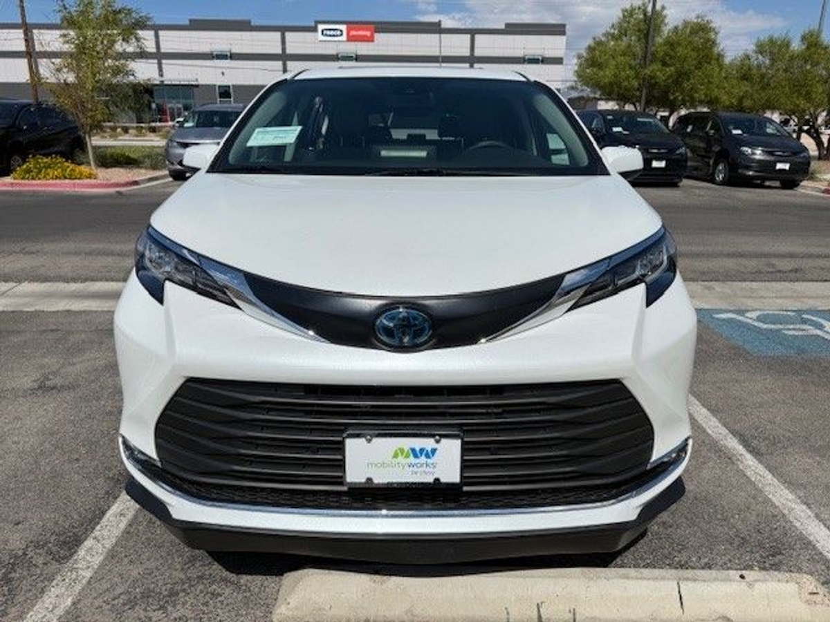 2023 TOYOTA SIENNA - Image 21