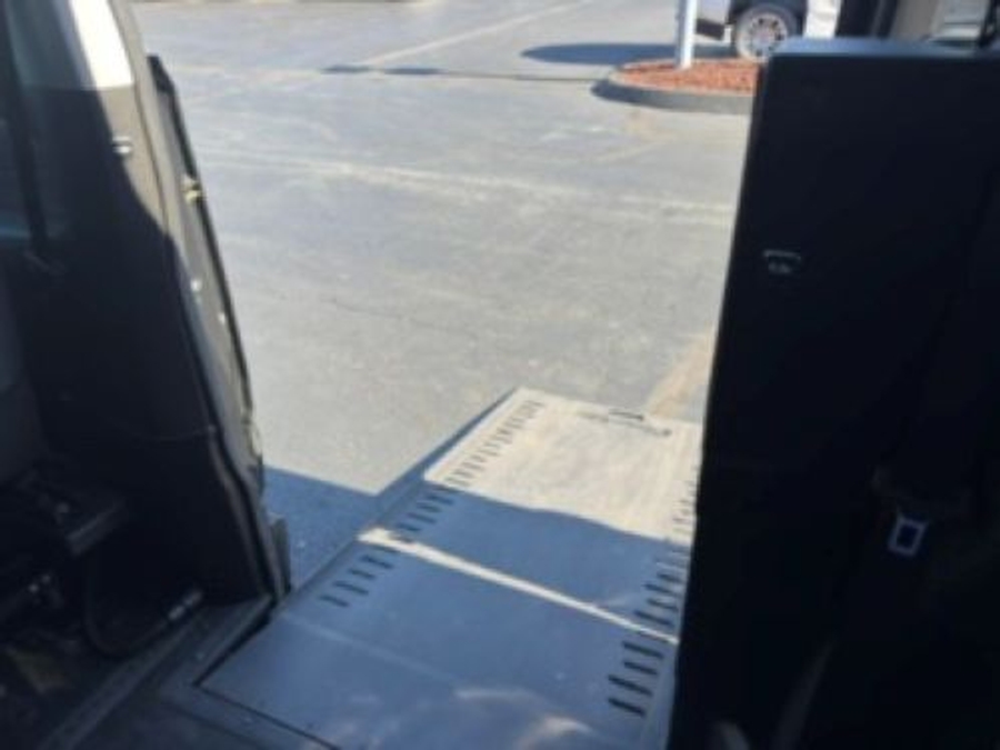 Used 2021 Chevrolet Traverse 3LT - BraunAbility Side Entry In Floor Automatic Ramp