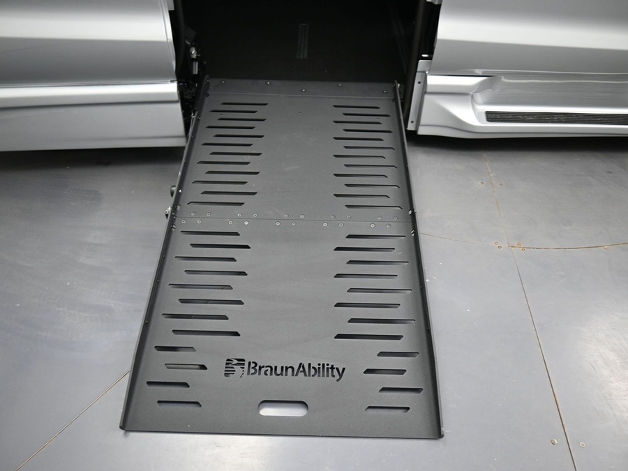 New 2026 Chrysler Pacifica Select Sport - BraunAbility Side Entry Entry Fold Out Automatic Ramp