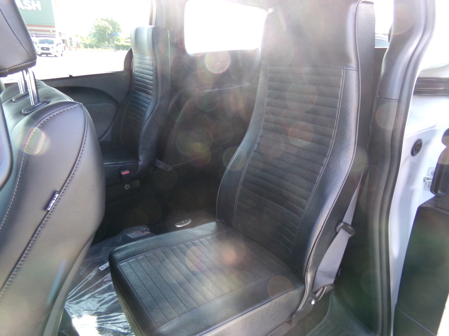 White Chrysler Voyager image number 14