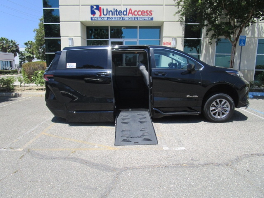 Used 2024 Toyota Sienna Hybrid LE Base - BraunAbility Side Entry Fold Out Automatic Ramp