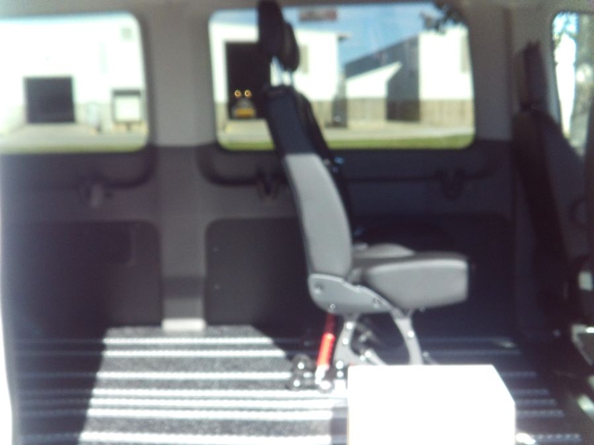 White Ford T350 image number 1