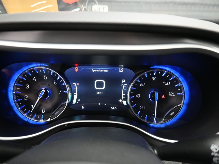 Silver Chrysler Voyager image number 14