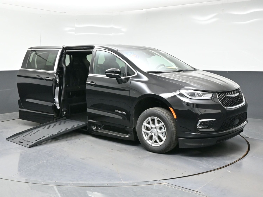 2026 Chrysler Pacifica's photo