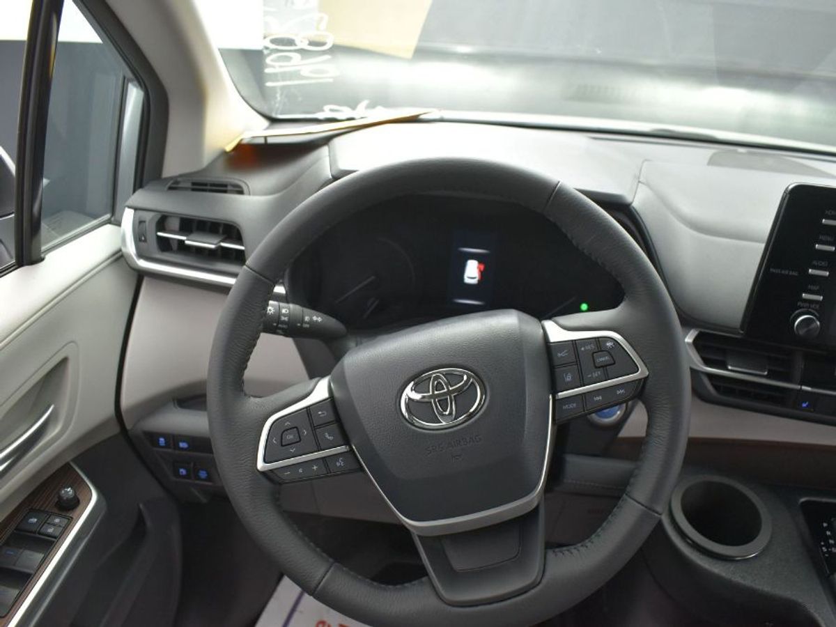 2024 Toyota Sienna XLE - Photo 6