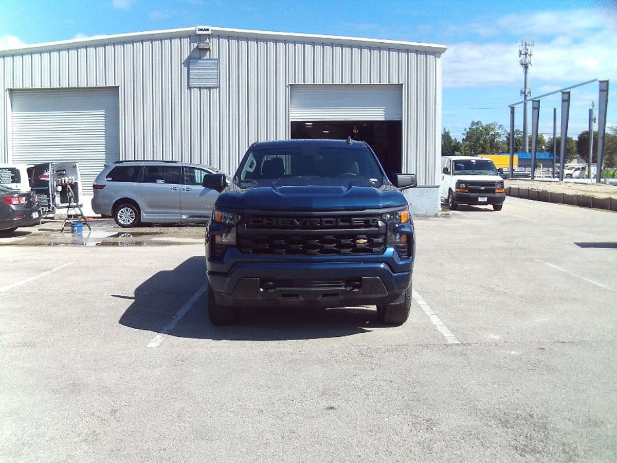 2023 CHEVROLET SILVERADO - Image 2
