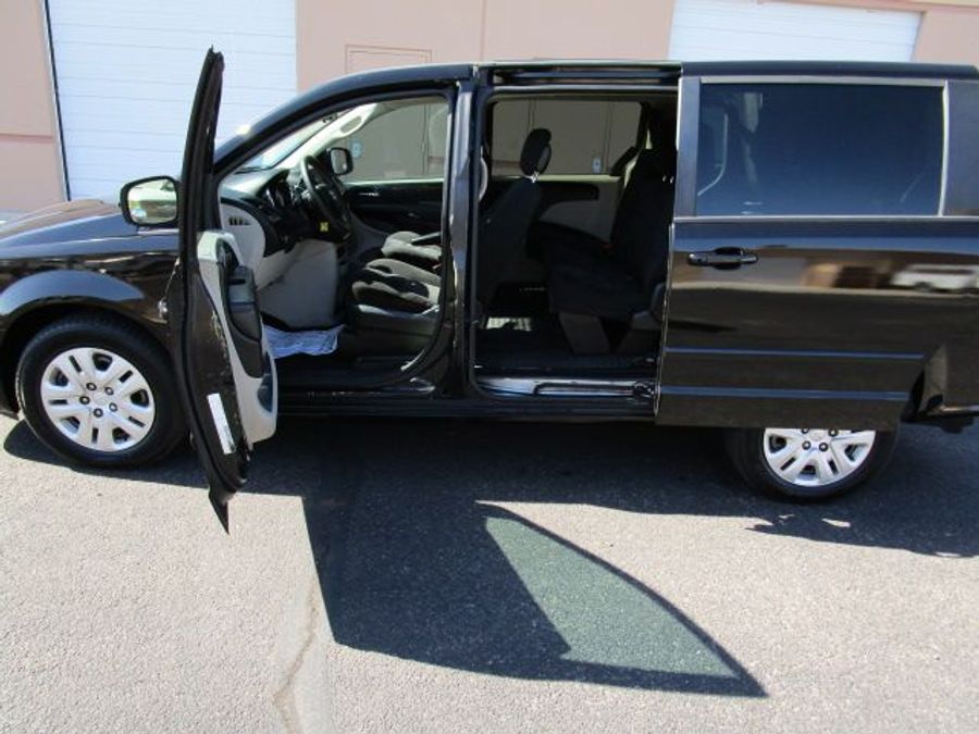 Used 2014 Dodge Grand Caravan American Value Package - Freedom Rear Entry Entry Fold Out Manual Ramp