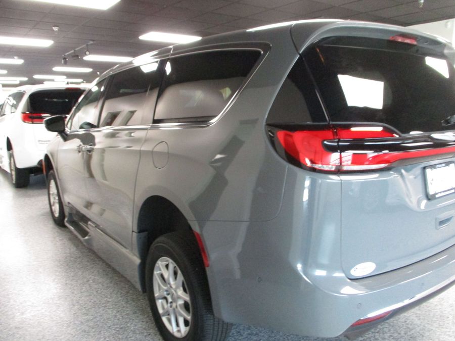 Used 2023 Chrysler Pacifica Touring L - BraunAbility Side Entry Entry Fold Out Automatic Ramp