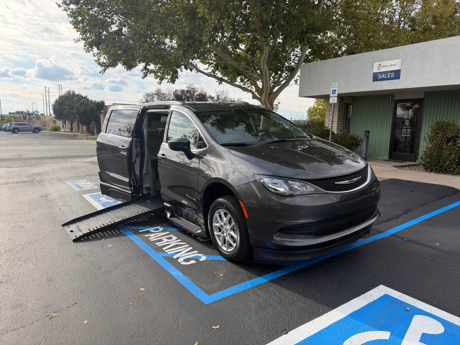 Used 2021 Chrysler Voyager LXi Base - BraunAbility Side Entry Entry Fold Out Automatic Ramp