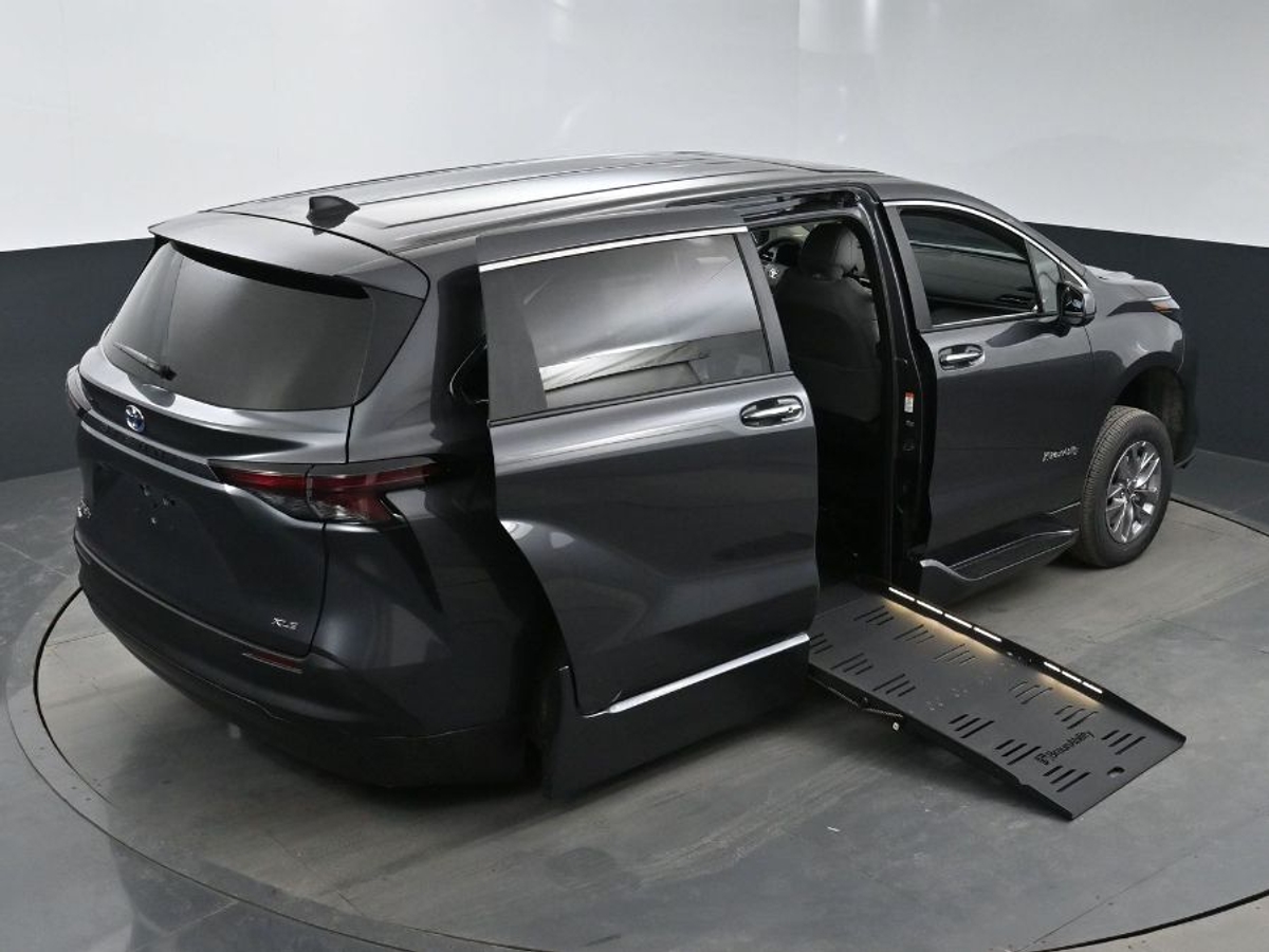 2025 TOYOTA SIENNA - Image 26