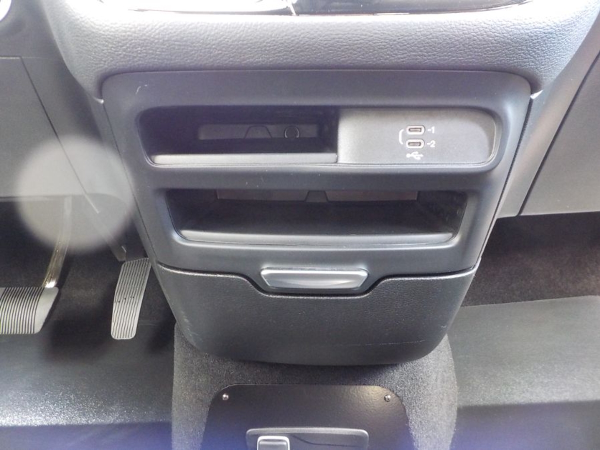 Red Chrysler Pacifica image number 11