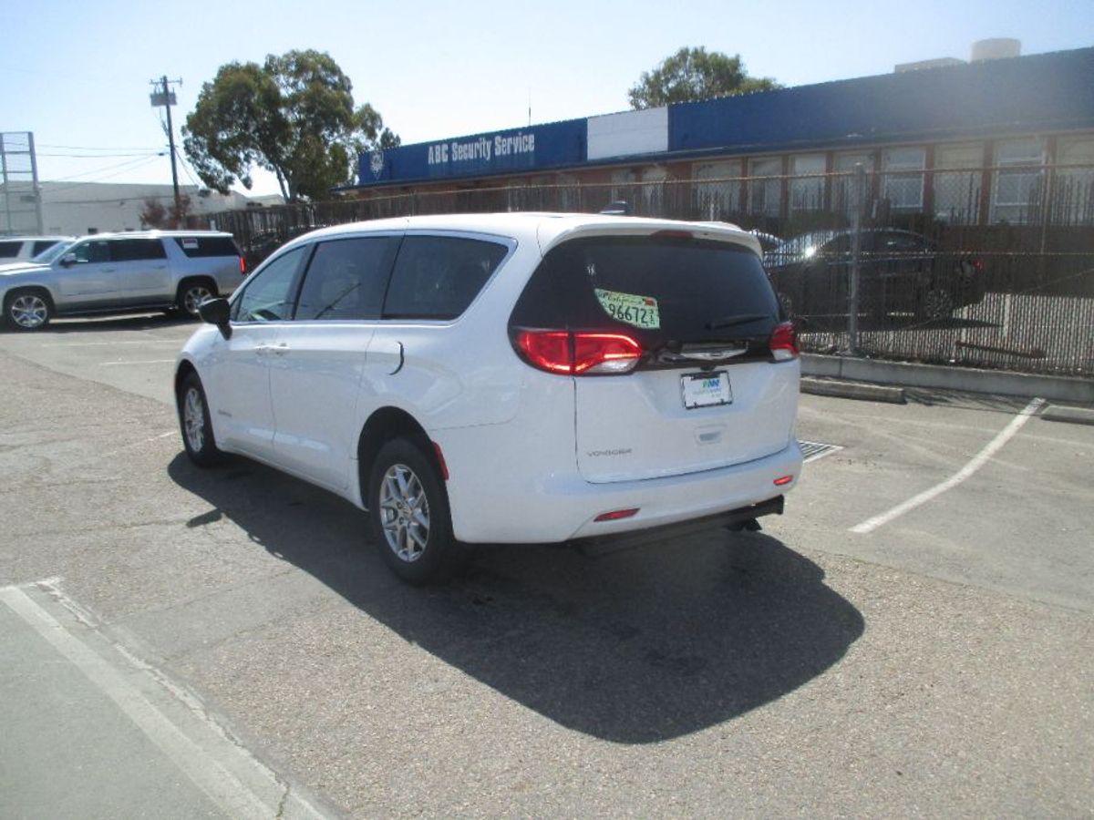 2024 CHRYSLER VOYAGER - Image 13