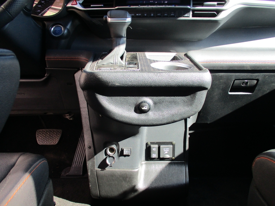 Red Toyota Sienna image number 9