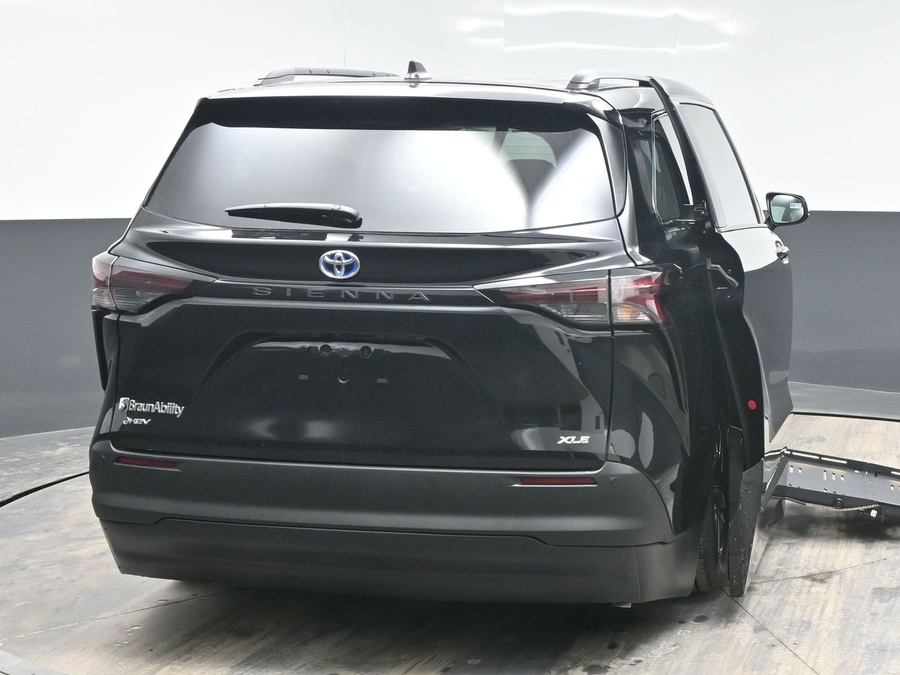 Black Toyota Sienna image number 5