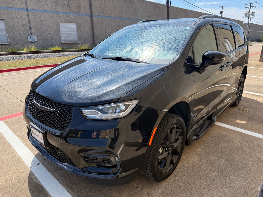 Used 2023 Chrysler Pacifica Limited Sport - RLX Side Entry Entry In Floor Automatic Ramp