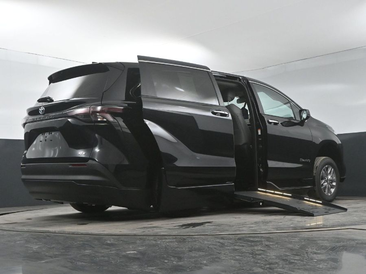 2025 TOYOTA SIENNA - Image 22