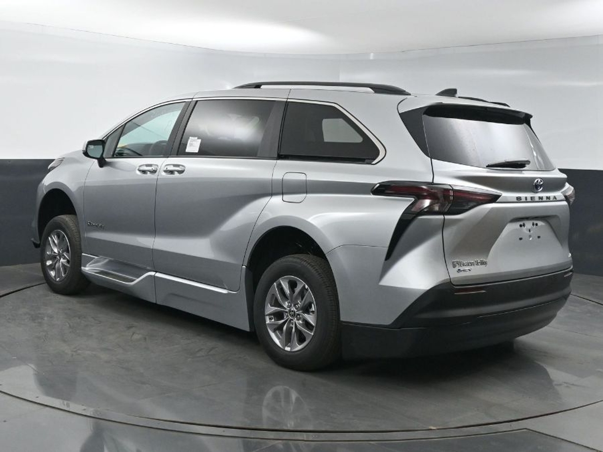 2025 TOYOTA SIENNA - Image 5