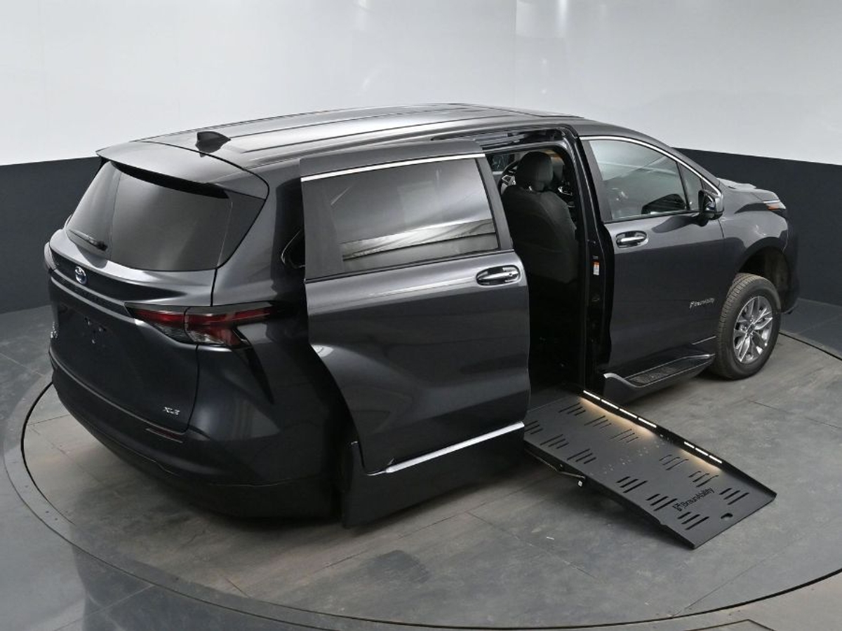 2025 TOYOTA SIENNA - Image 26